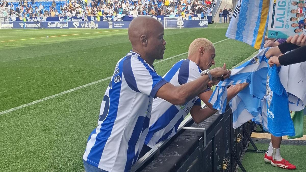 Dely Valdés y Dario Silva firmaran camisetas a los aficionados que acudan este jueves a la tienda del Málaga CF.