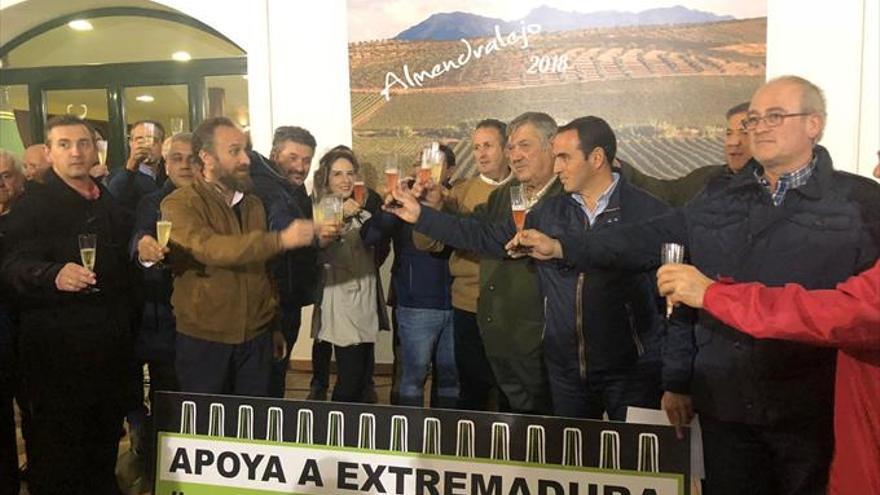 Agricultores, empresarios y políticos unen fuerzas para proteger al cava extremeño