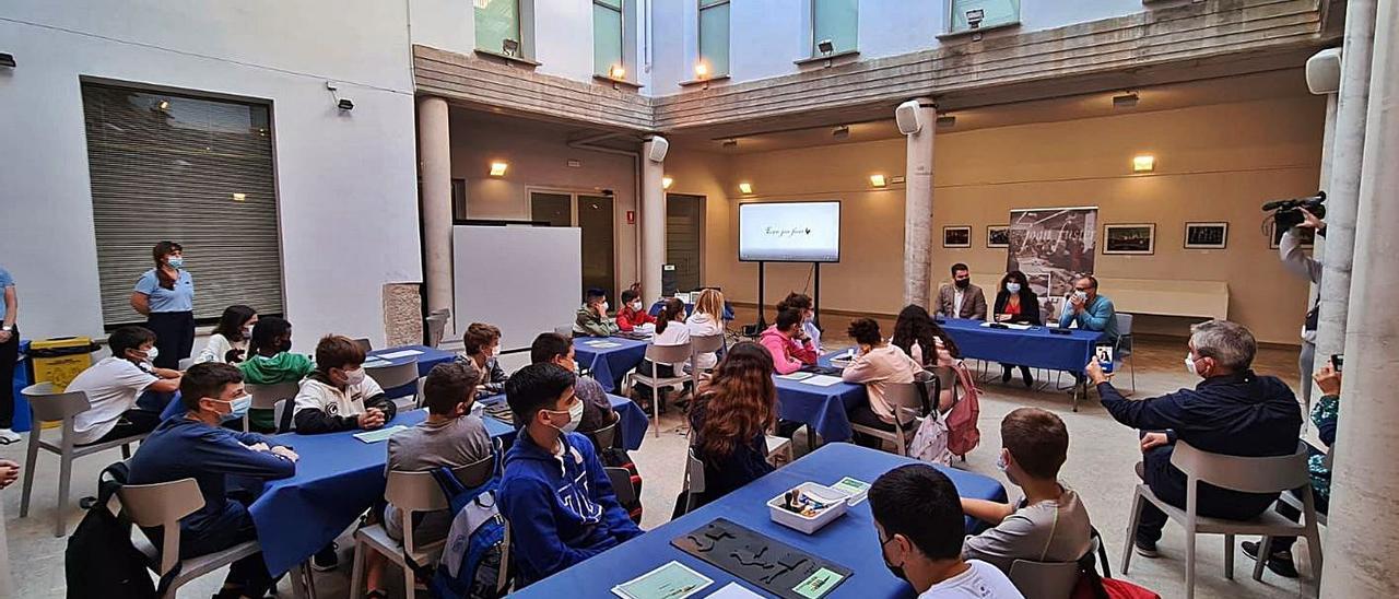 inauguración del nuevo curso del aula didáctica dedicada a Joan Fuster, ayer. | JOAN GIMENO