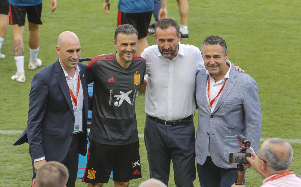 Los de Luis Enrique se ejercitan en el campo del Elche para preparar el enfrentamiento contra Croacia