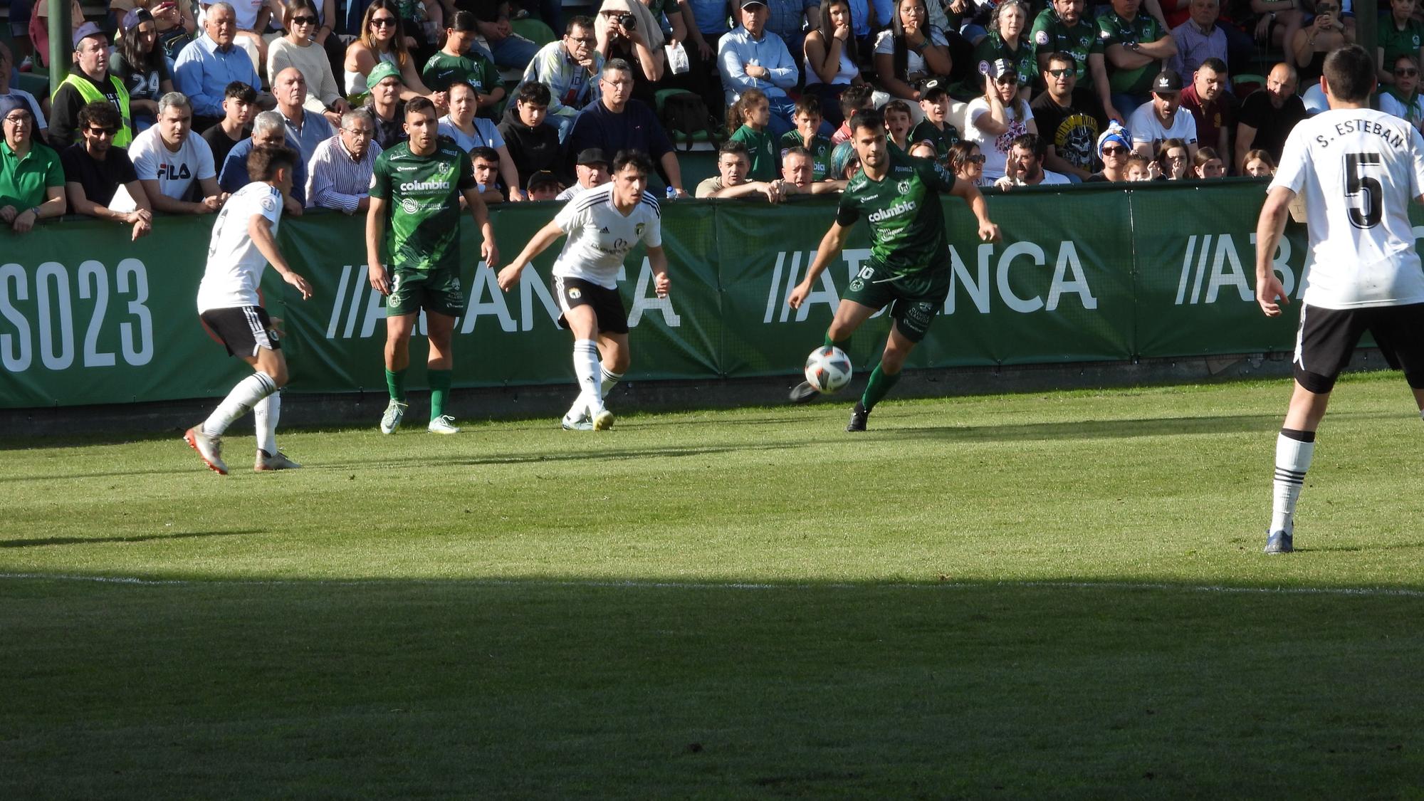 Las mejores imágenes del encuentro entre el Arenteiro y el Burgos Promesas (2-1)