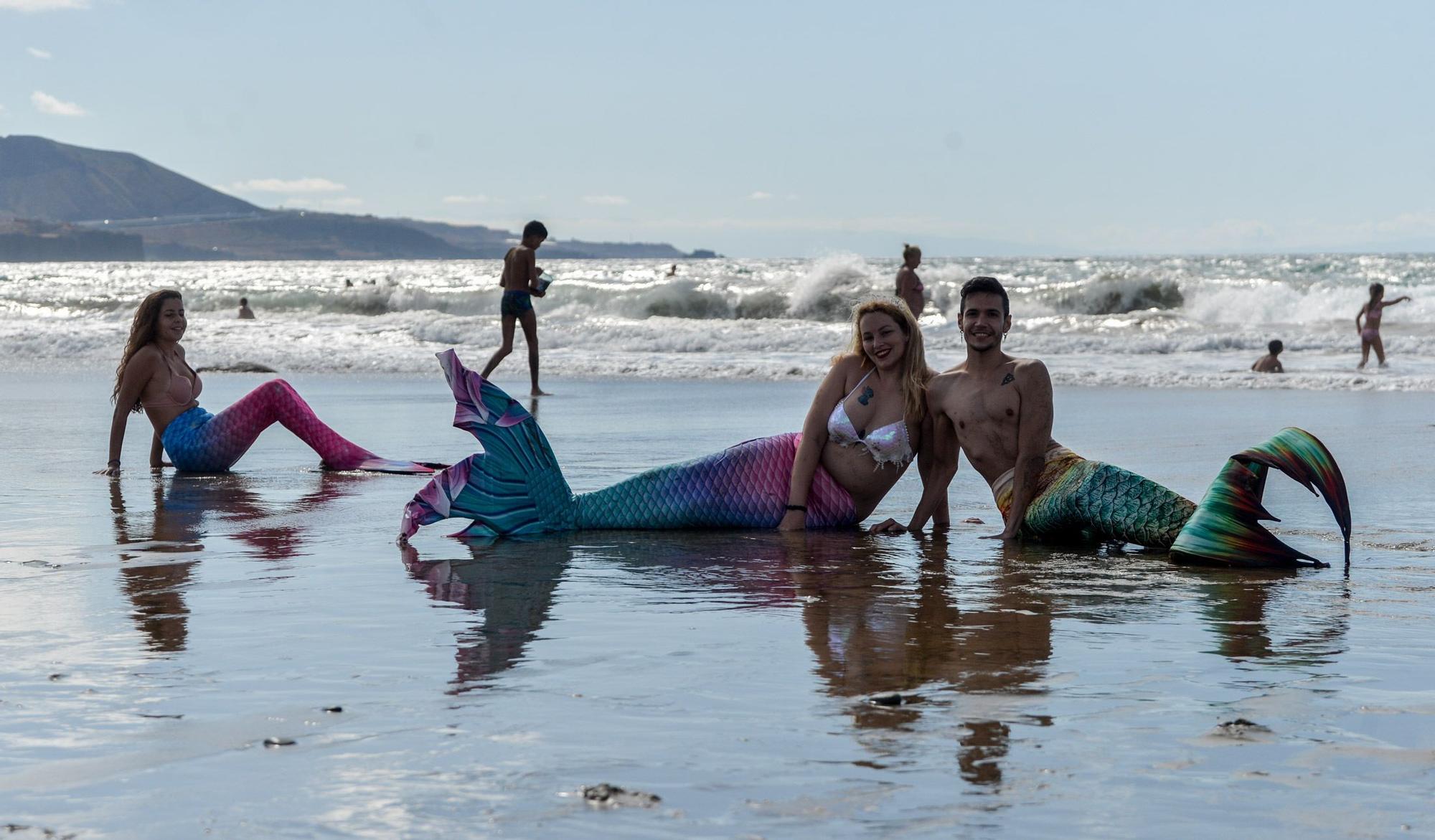 Actividades en la playa de Las Canteras de la primera escuela de sirenas y tritones de Gran Canaria (8/05/2021)