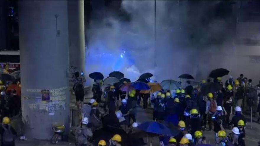 Tensión entre Policía y manifestantes en Hong Kong