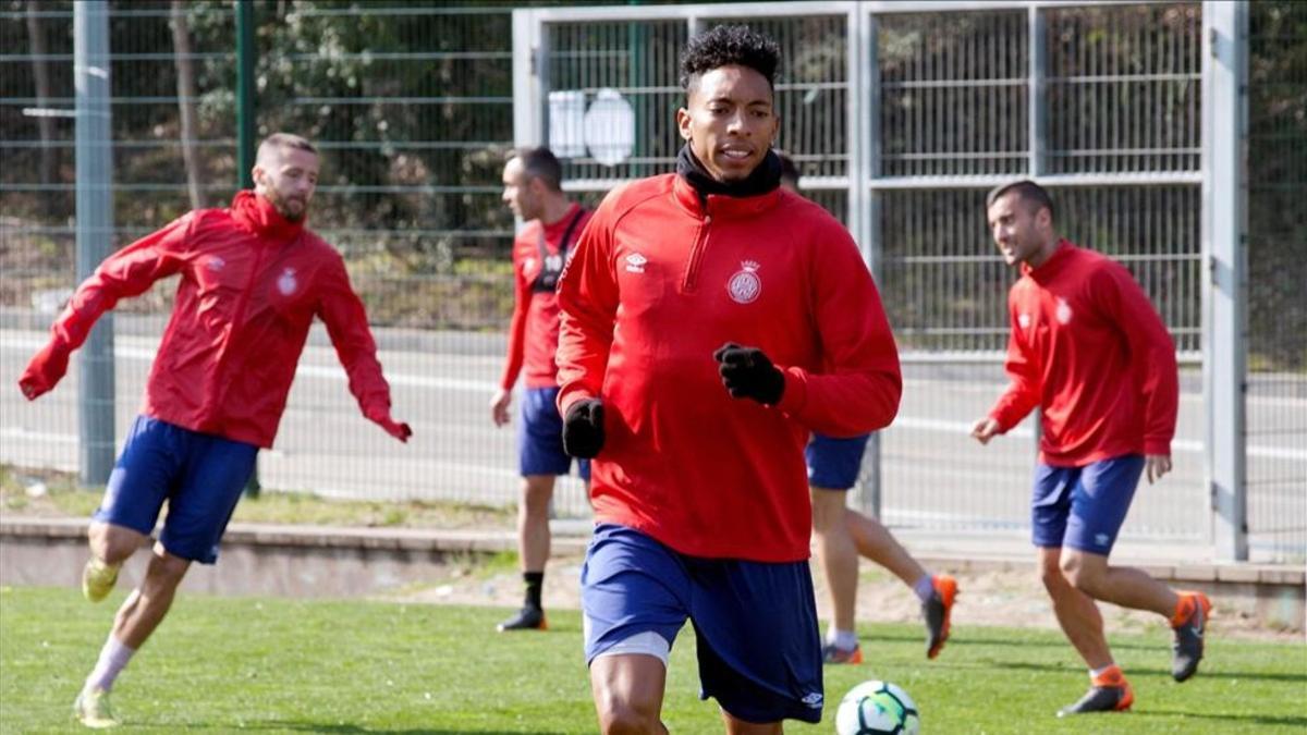 Mojica, durante el entrenamiento previo al partido ante el Barça