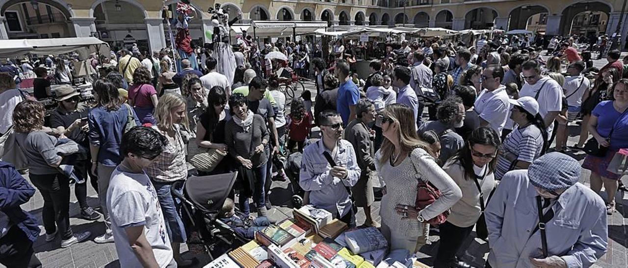 El Dia del Llibre del año pasado registró una elevada participación.