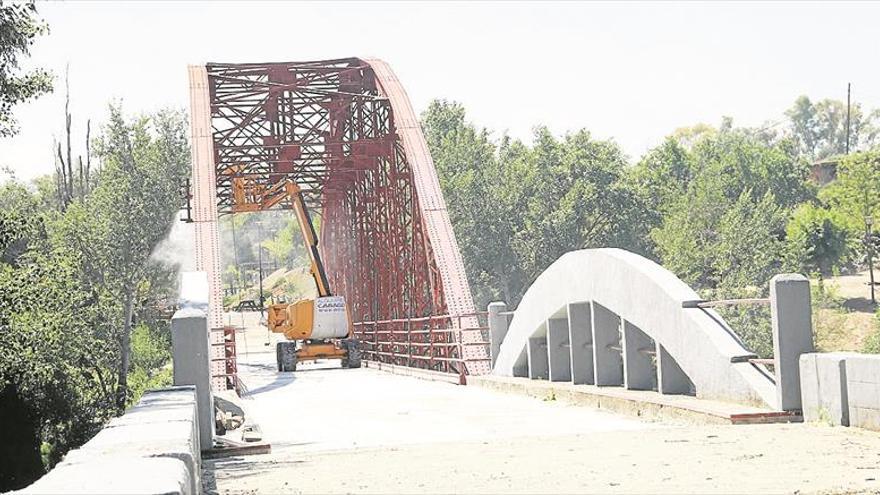 Restauran el puente de hierro de Villafranca