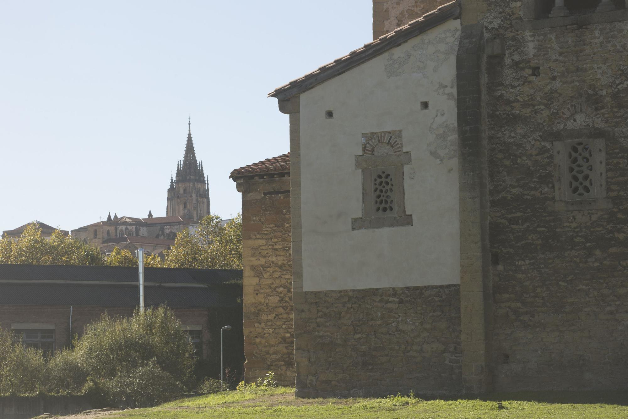 Así está la iglesia de Santullano después de recuperar la carga de mortero en sus muros