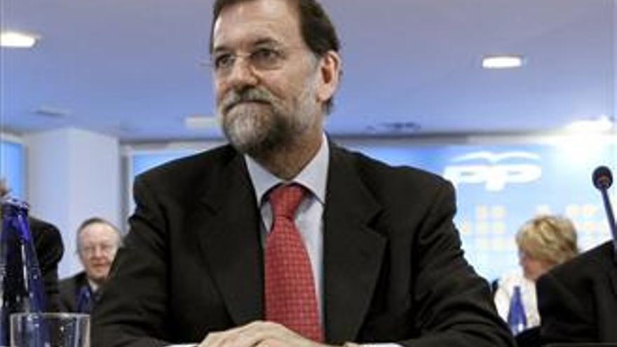 Rajoy pide a Zapatero que comparezca y no oculte la guerra para presumir de pacifismo