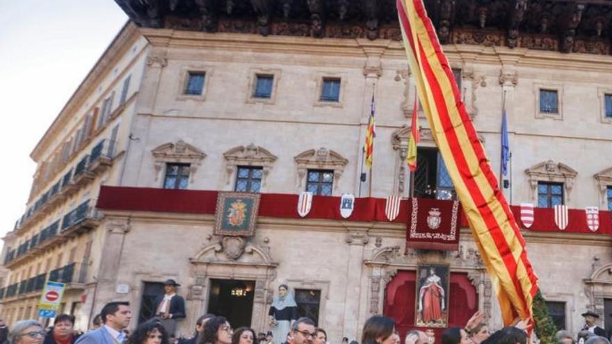 Este año solo se engalanará el balcón de Cort del dia de la Festa de l&#039;Estendard.