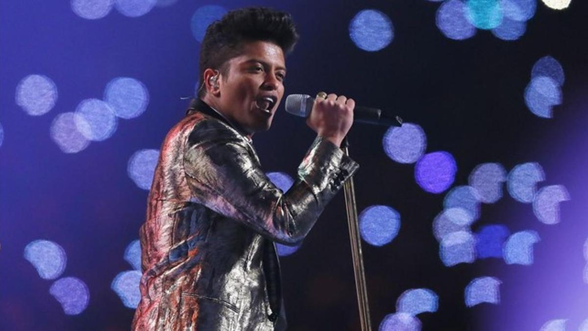 Bruno Mars, durante su actuación en la Super Bowl