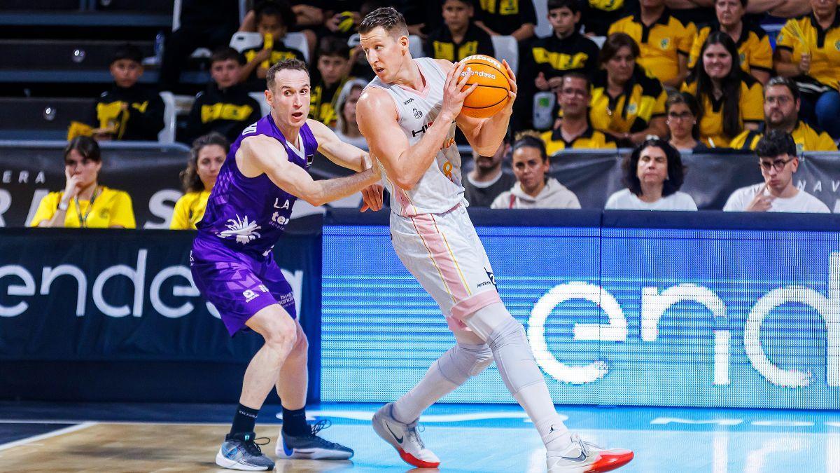 Luka Bozic, ante Marcelinho Huertas