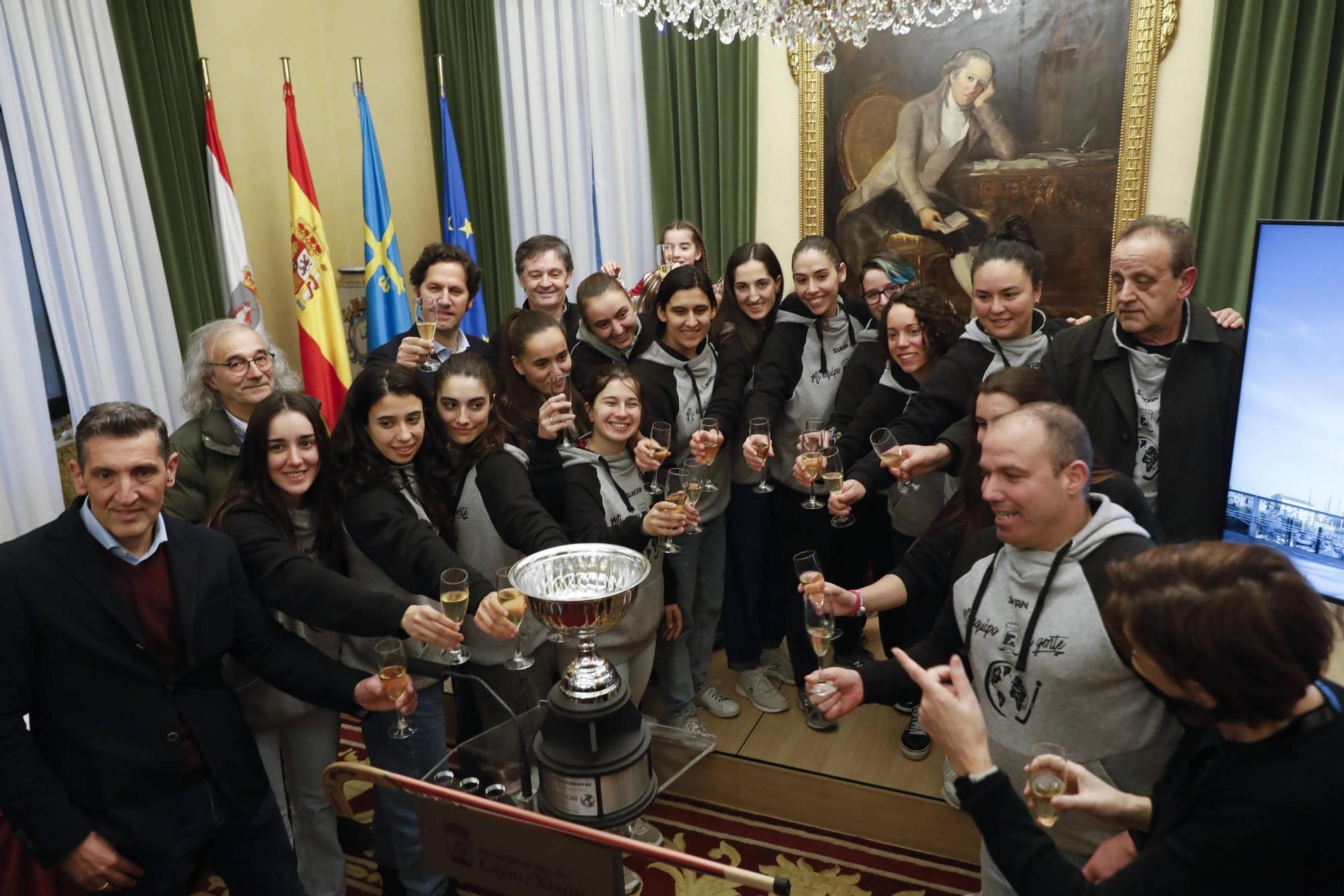 La recepción en el Ayuntamiento a las jugadoras del Telecable Gijón, en imágenes