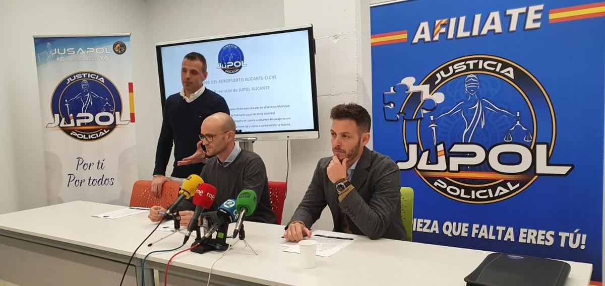 La plantilla policial de El Altet sigue igual que hace una década pese a recibir 5,6 millones de viajeros más