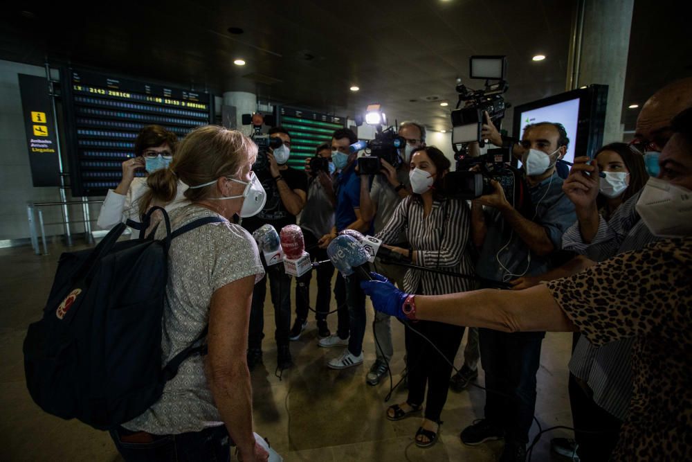 Llega el primer avión internacional a Manises