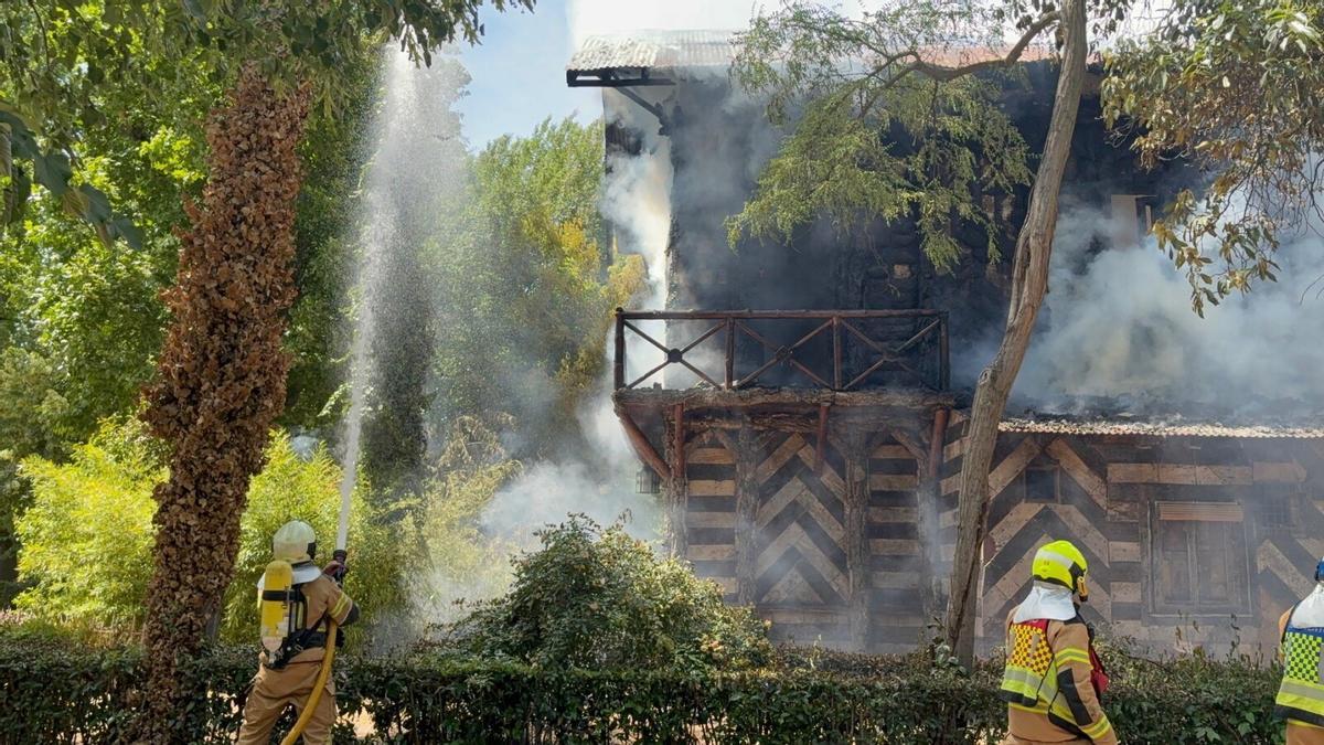 El incendio de la Casa del Corcho de Toledo, en imágenes El incendio de la Casa del Corcho de Toledo, en imágenes