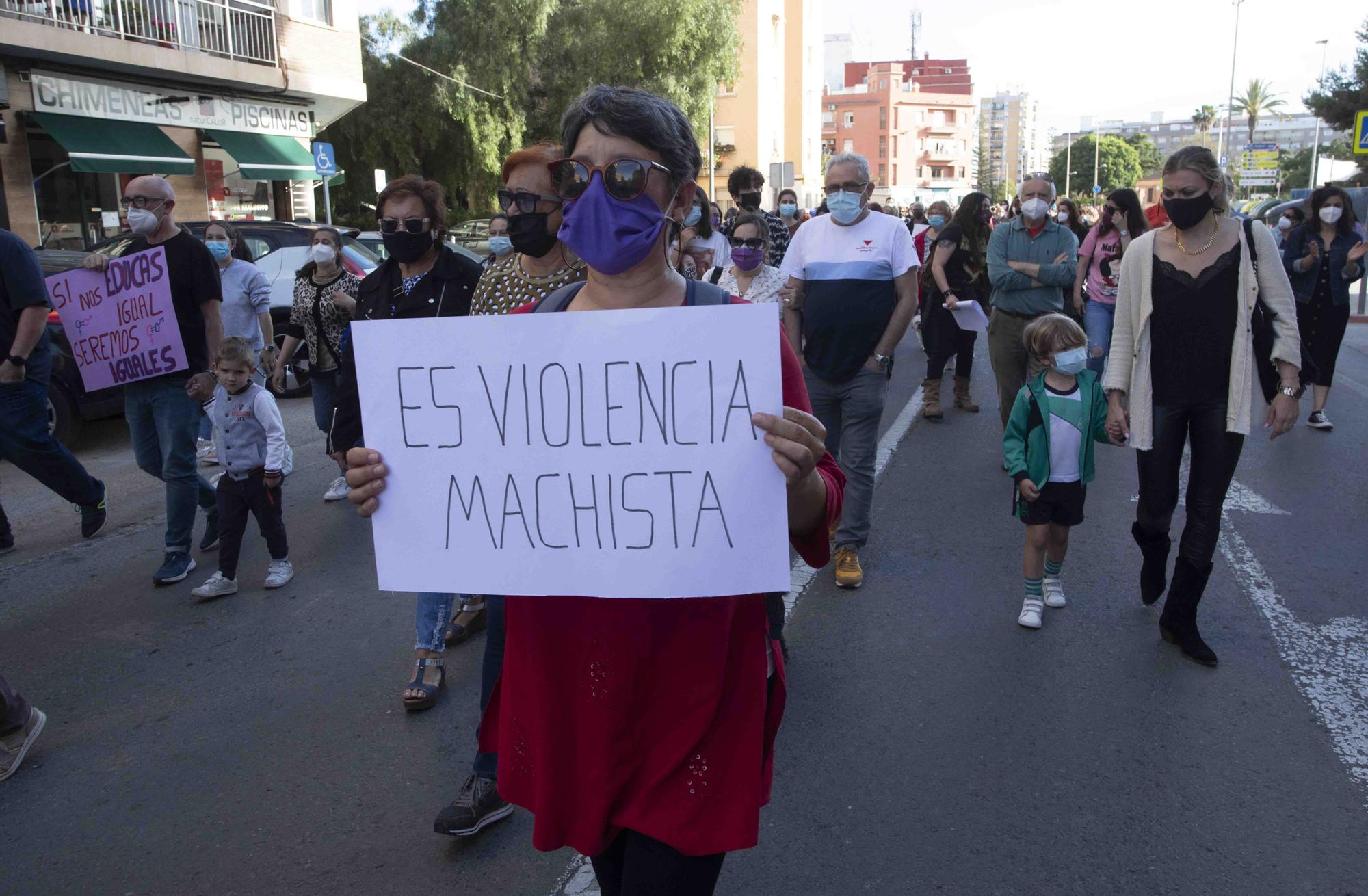 Manifestación en el Port de Sagunt por el asesinato machista de Soledad.