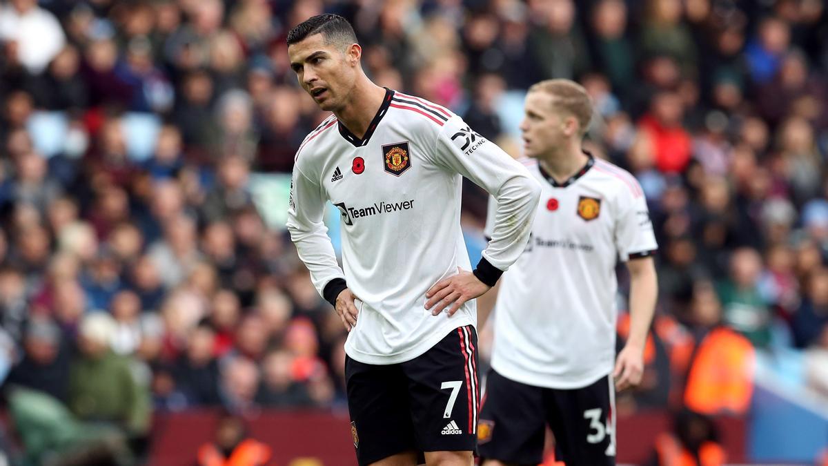 Manchester United's Cristiano Ronaldo (L) is pictured during the English Premier League soccer match between Aston Villa and Manchester United at Villa Park. Photo: Barrington Coombs/PA Wire/dpa