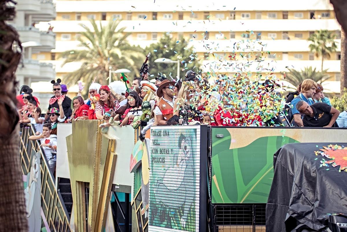 Imagen de archivo de una carroza participante en el Carnaval de Maspalomas.