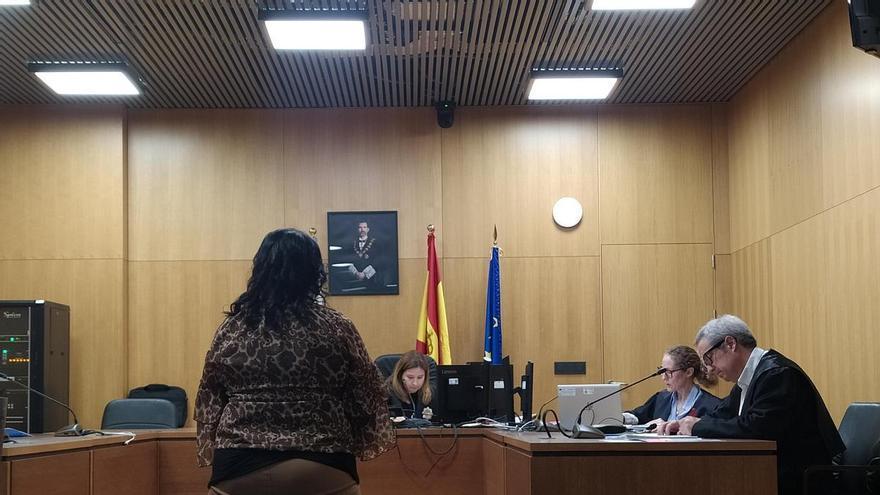Entra en una casa de Ourense desmontando una ventana y acaba enfrentándose a 15 meses de cárcel por la fractura de cadera de su suegra
