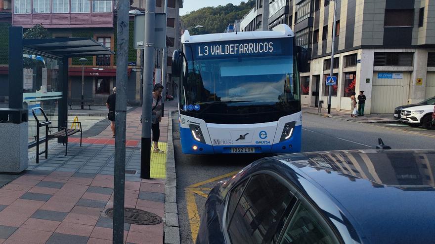 Mieres reorganiza una línea de autobús para dar servicio al barrio de San Pedro