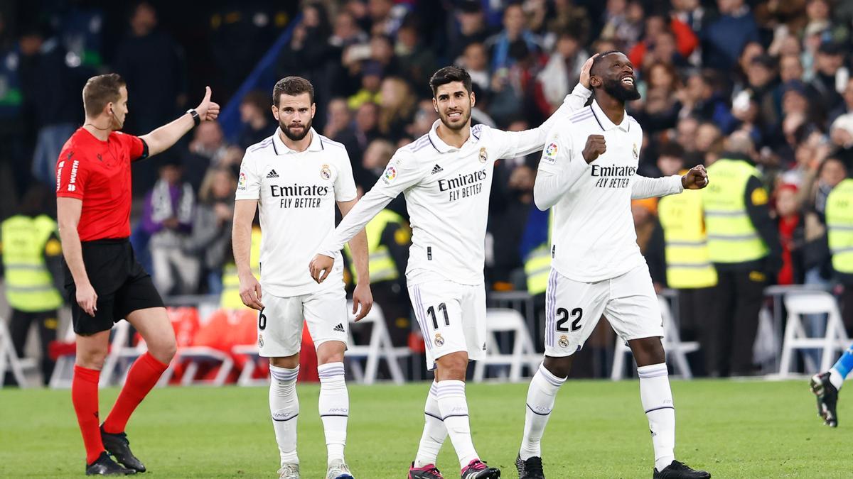 Rudiger celebra con el calvianer Marco Asensio el gol que marcó al Valencia.