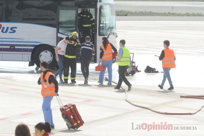 Simulan un accidente aéreo en aeropuerto