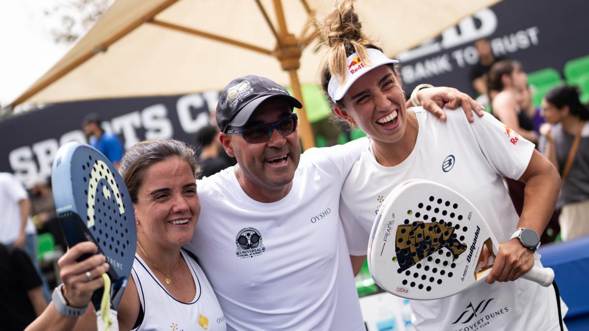 Paula y Bea celebran el triunfo con su entrenador Gilardoni