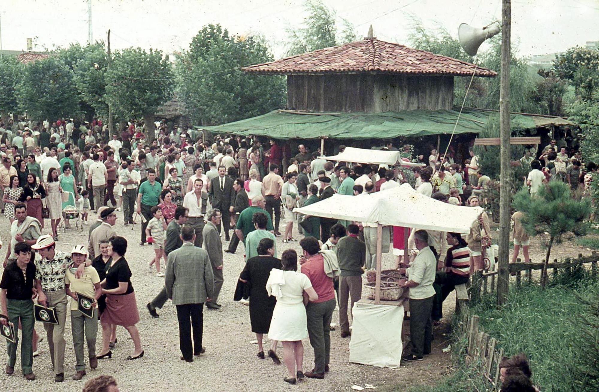 NOVIEMBRE. Panorama de la Feria Internacional de Muestras de Asturias, en 1967