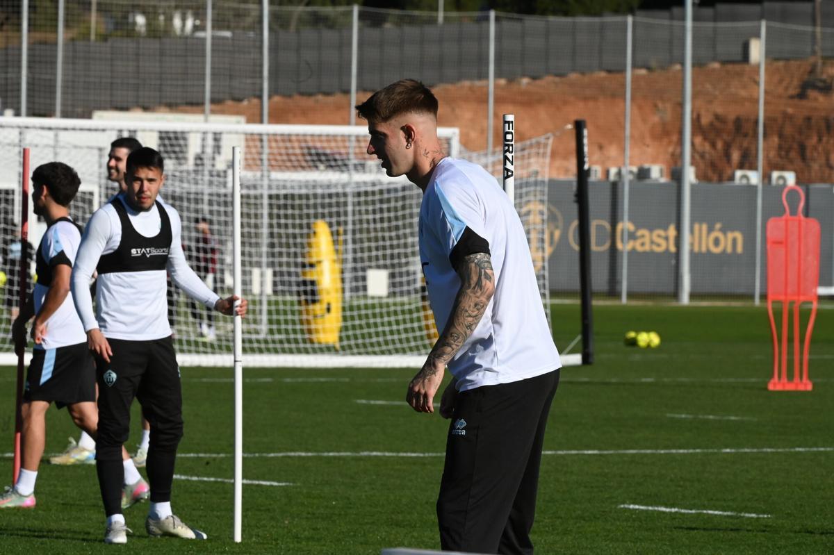 El equipo de Pablo Hernández se ejercita en la ciudad deportiva Globeenergy