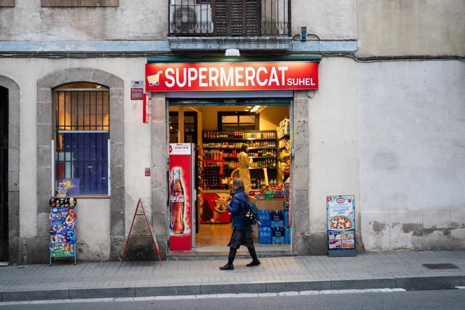 Barcelona cerrará por falta de licencia el supermercado que relevó a la popular librería Ona de Gràcia
