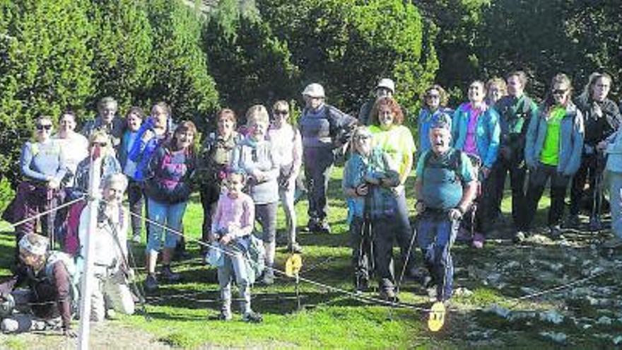 El Centre Excursionista Comarca de Bages inicia «Conèixer l’Entorn» a la serra del Port del Comte | CECB