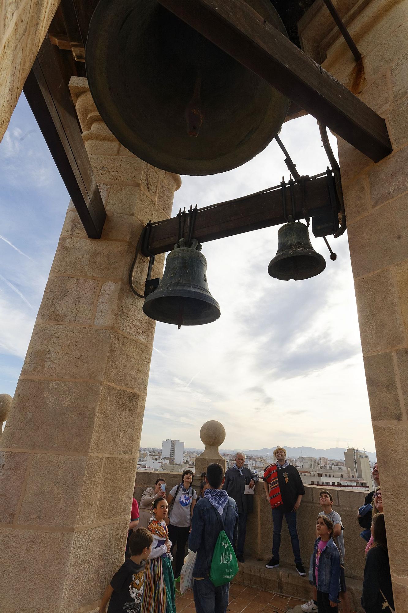 Castelló redescubre la historia del Fadrí con la Pujà de la colla El Pixaví