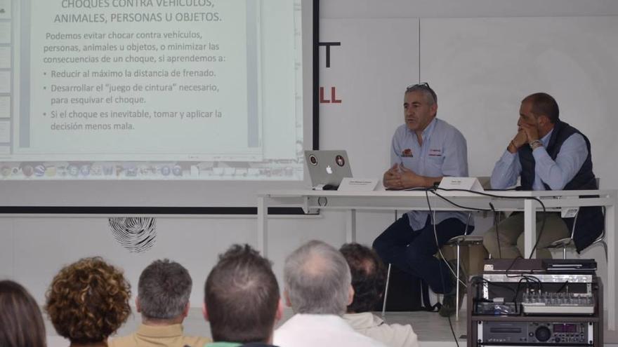 Chicho Lorenzo junto a Pedro Mas, presidente de la Balear, ayer en la charla coloquio.