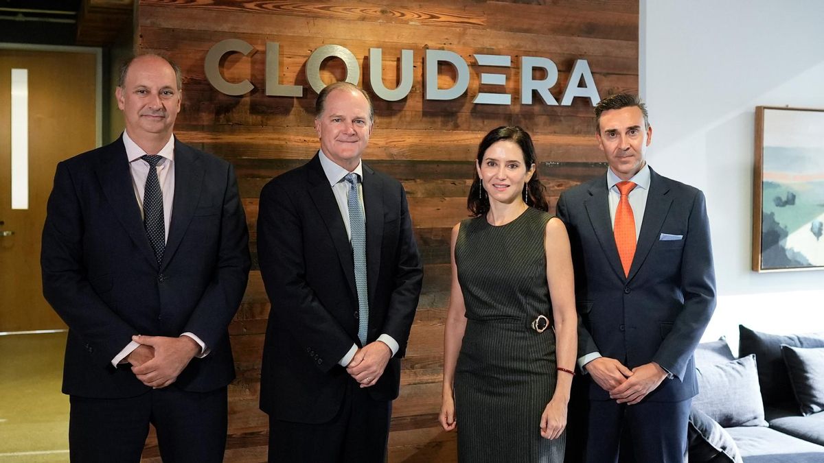 Ayuso firma un convenio para integrar digitalmente toda la administración regional en su viaje a Austin