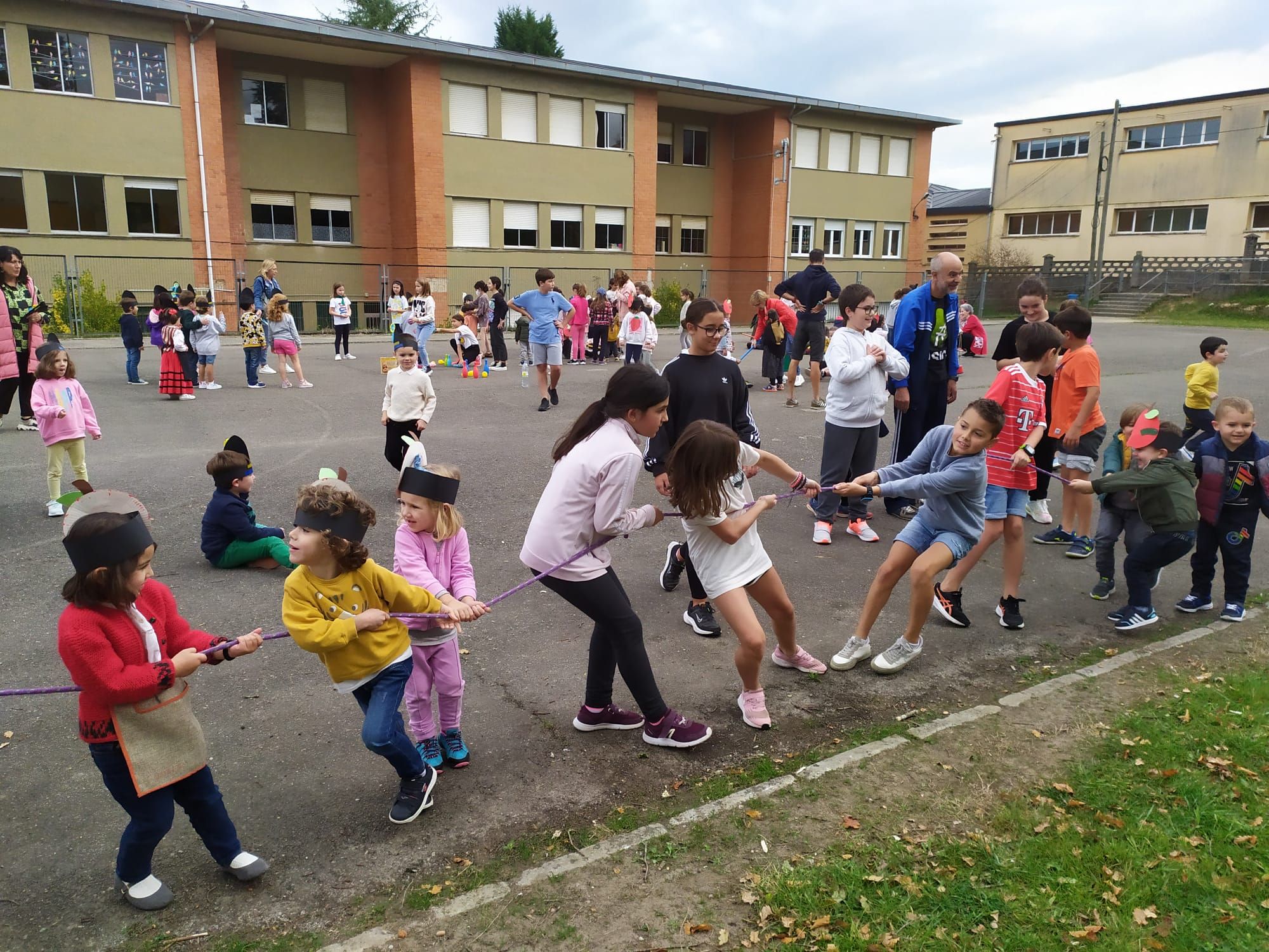 Los alumnos del colegio San Bartolomé de Nava celebran una semana llena de tradiciones