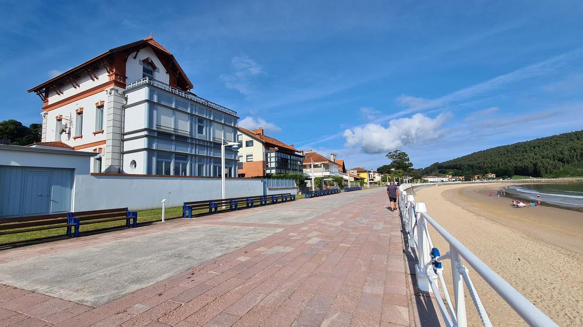 Así es la casa de indianos que se vende en la costa de  Ribadesella por cuatro millones de euros