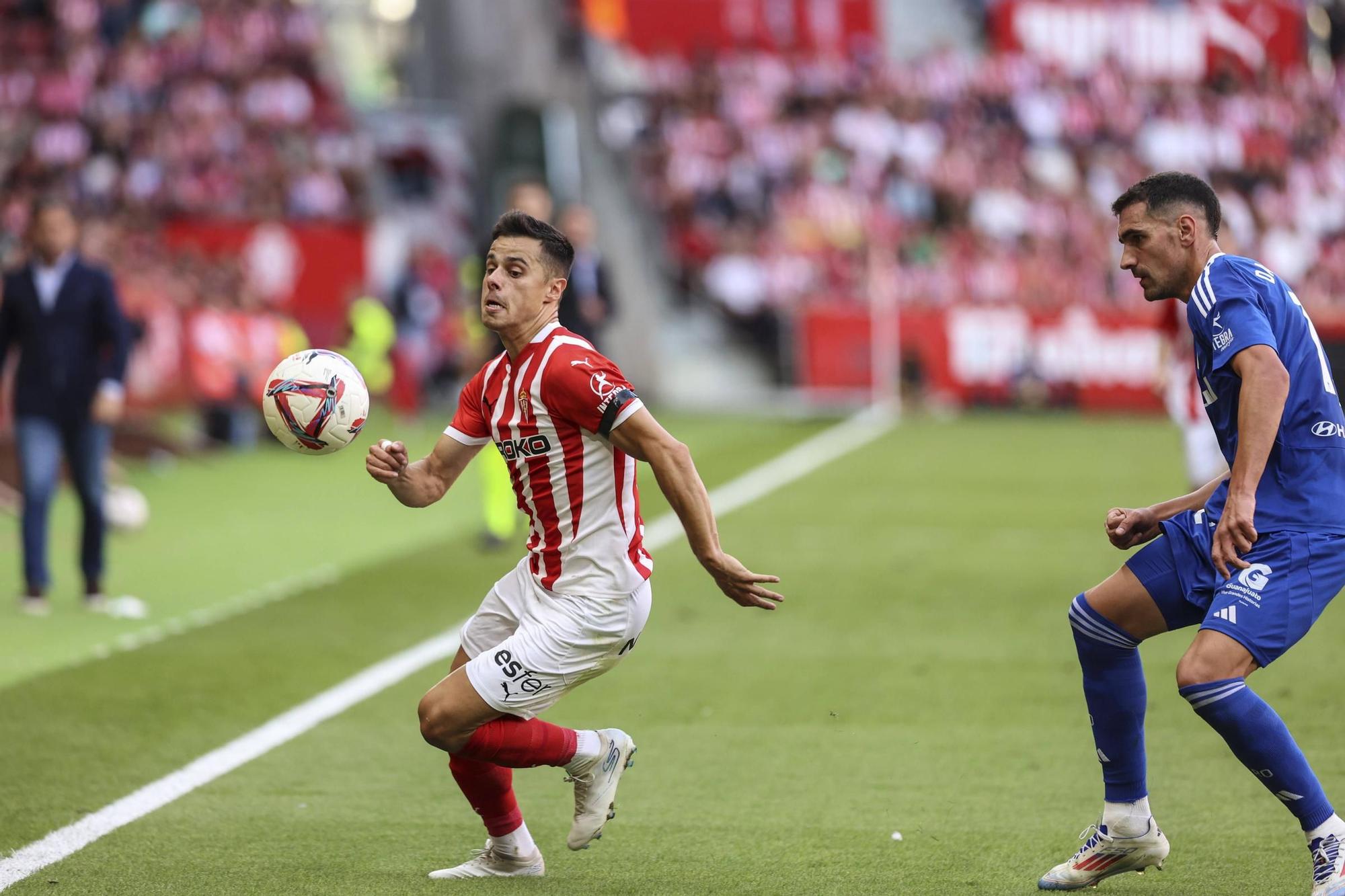 Derbi asturiano: las imágenes del partido entre el Sporting y el Oviedo en El Molinón