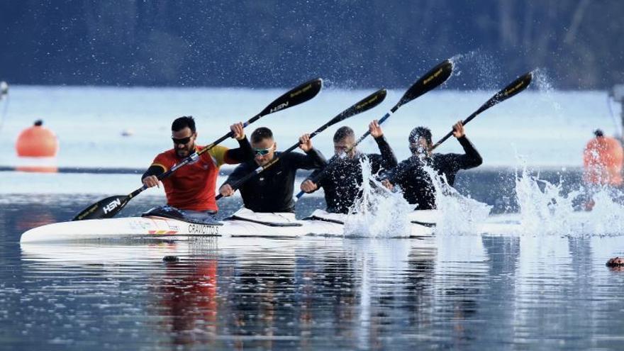 Craviotto, Cooper, Arévalo y Germade, en el embalse de Trasona. |  // FEDERACIÓN ESPAÑOLA DE PIRAGÜISMO