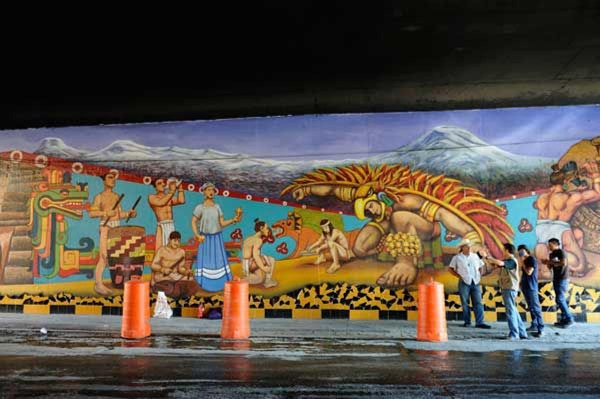 Mural dedicado a la cultura azteca en la calles de México D.F.