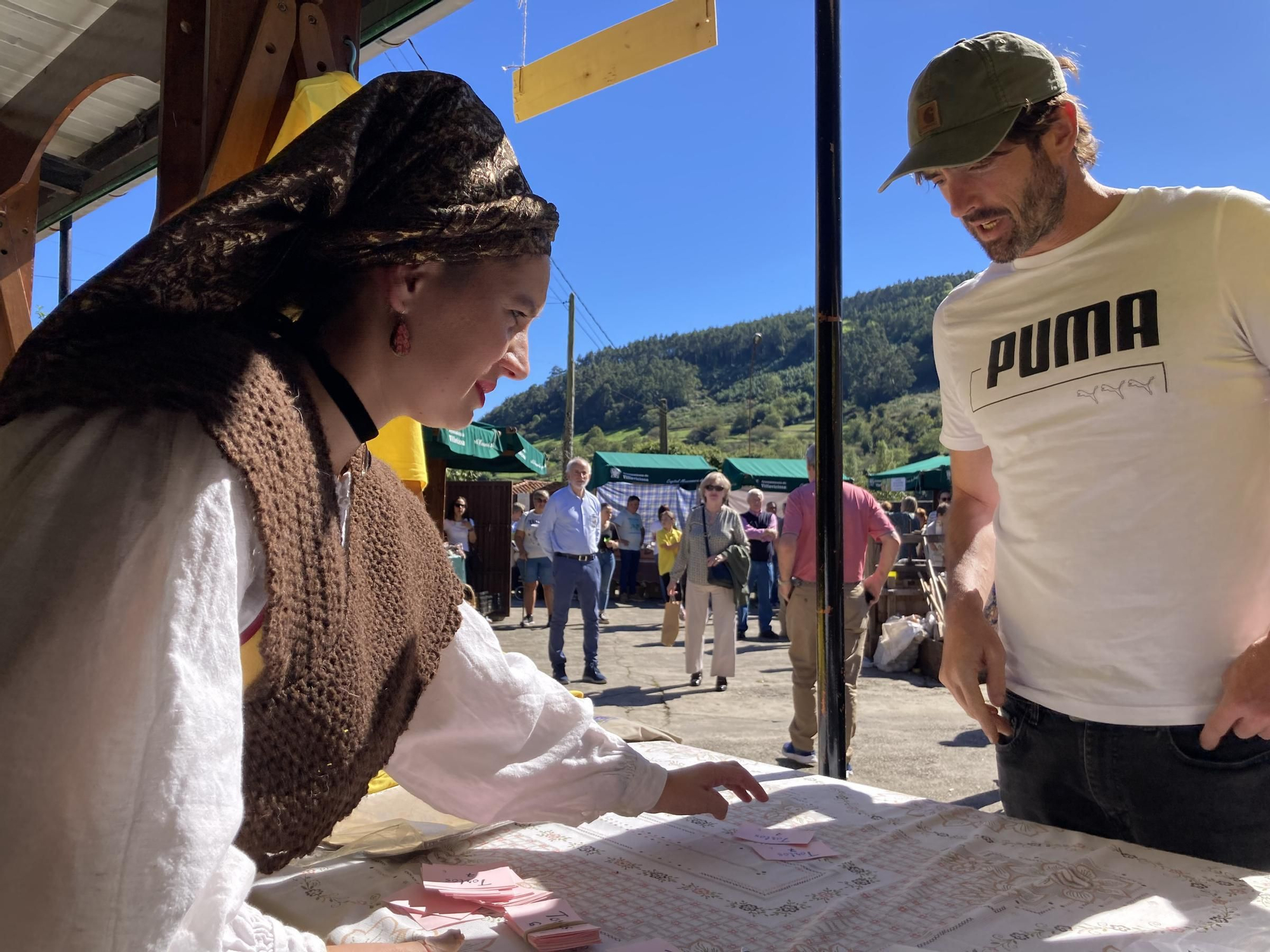 El ambiente "más guapo y asturiano" en la Feria de los Figos de Rozaes: así discurrió la soleada jornada de domingo