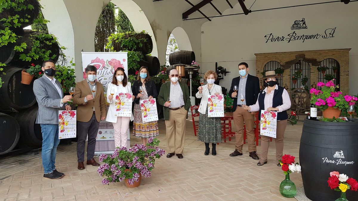 Presentación en las bodegas Pérez Barquero de la actividad Patios de Bodega
