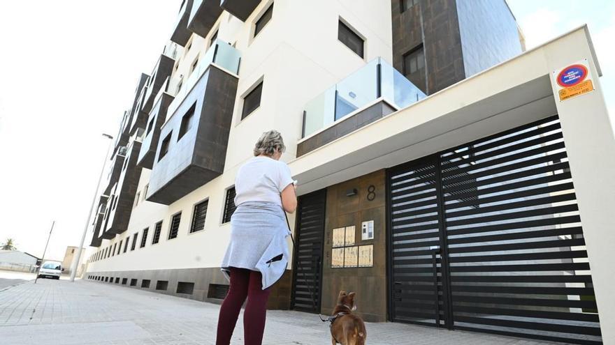 Una urbanización de Elche lleva dos años de batalla administrativa por la fibra óptica