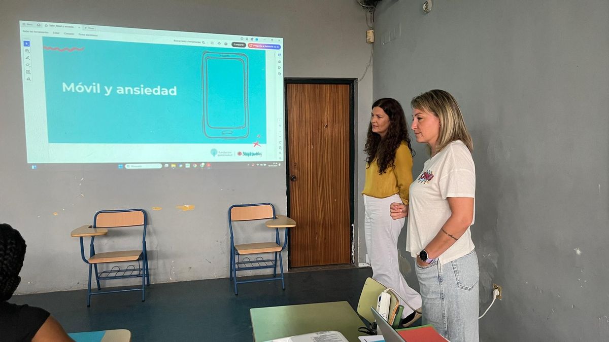 Taller "móvil y ansiedad" en las escuelas de verano del Polígono Sur de Sevilla