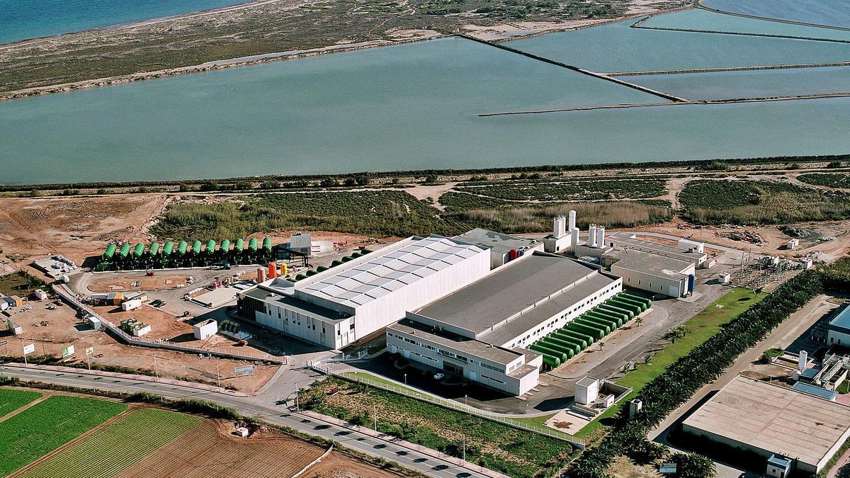 Vista aérea de las plantas desaladoras de la Mancomunidad de Canales del Taibilla en San Pedro del Pinatar. | M.C.T. 