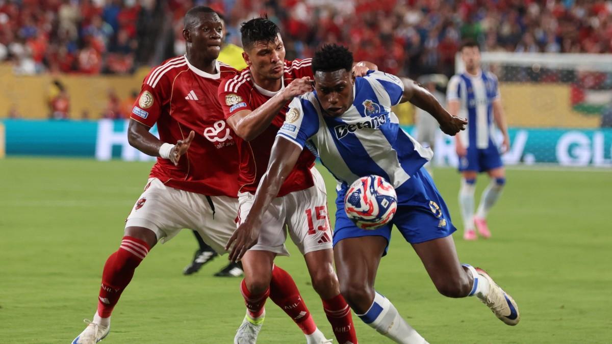 Samu Aghehowa, una fuerza de la naturaleza