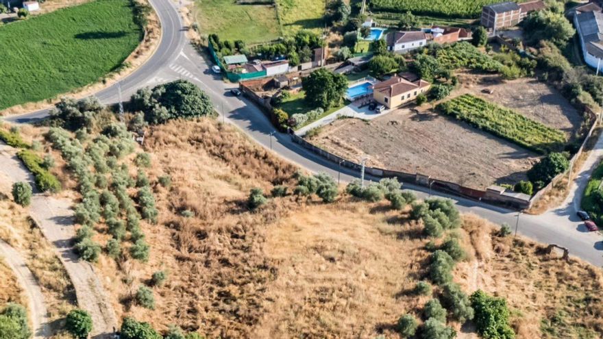 El Ayuntamiento de Coria adquiere terrenos para nuevos aparcamientos
