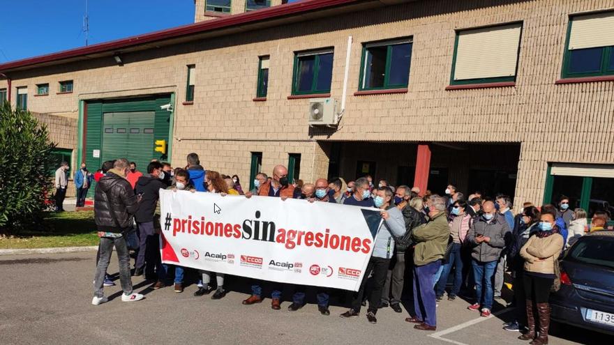 &lt;p&gt;Concentración de protesta de funcionarios de prisiones ante la cárcel de Logroño, donde ha tenido lugar el último ataque grave a una trabajadora penitenciaria.&lt;/p&gt;