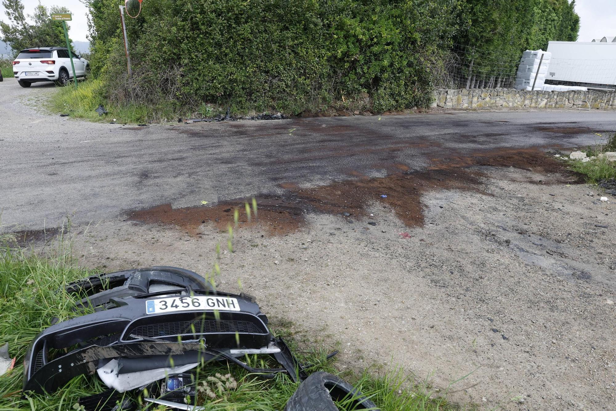 El lugar del accidente que acabó con la vida de un joven en Cenero, en imágenes