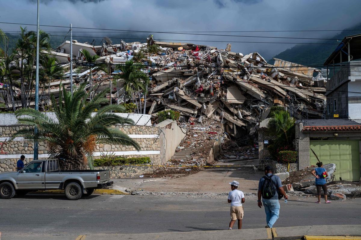 Venezuela, depremden bir hafta sonra devasa bir yeniden inşa göreviyle karşı karşıya kaldı ve daha fazla kurtulan bulma umudu yoktu
