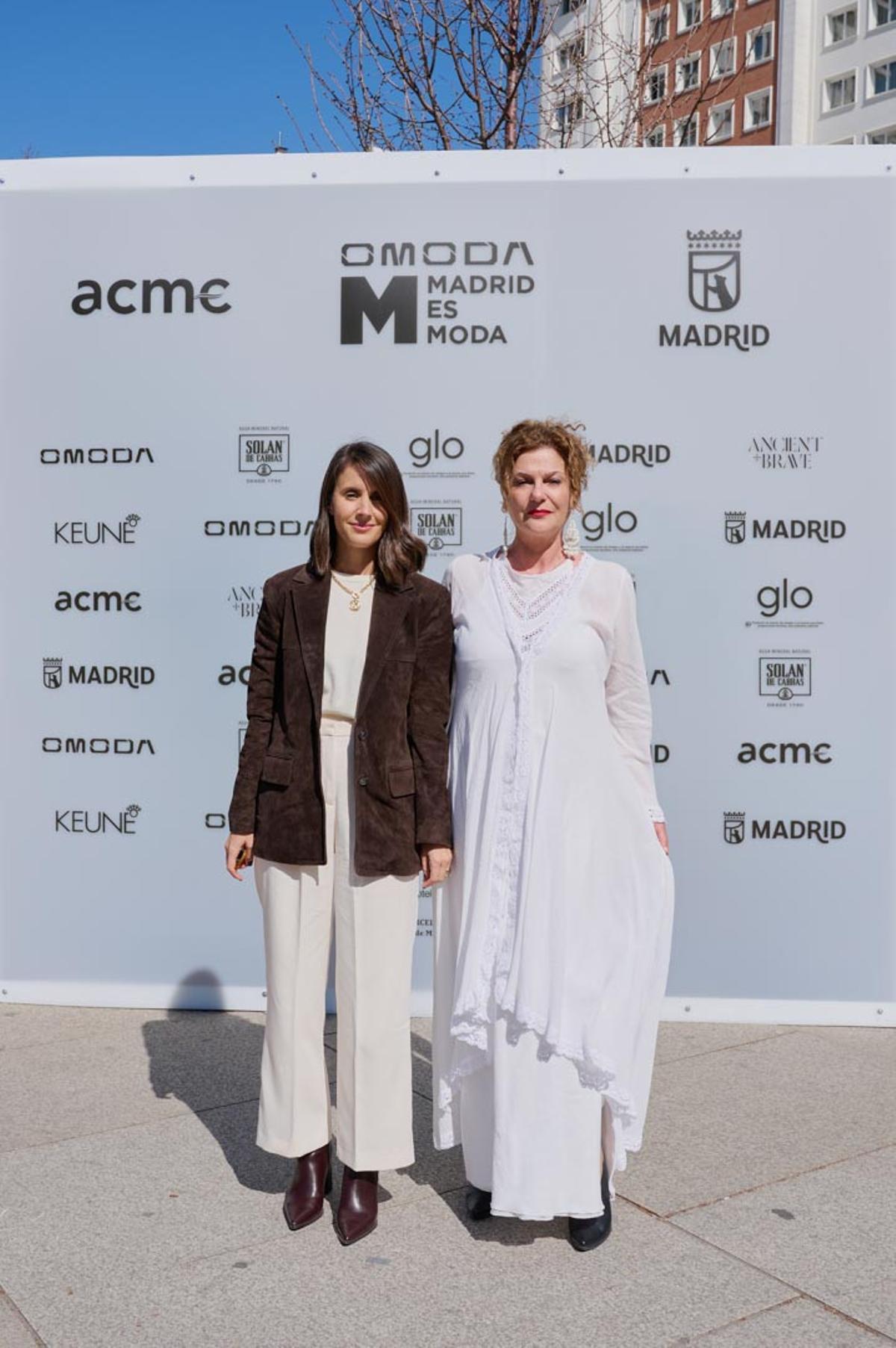 María Fajarnés y  Monika Maxim en el desfile.